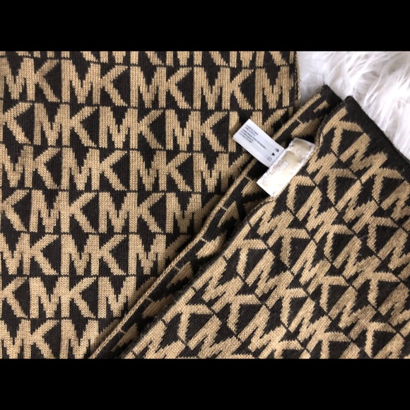 Michael kors brown scarf - Picture 2 of 3
